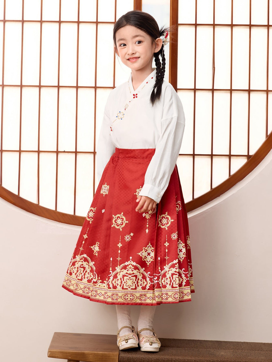 女高光花朵白紅色調長袖套裝 - balabala