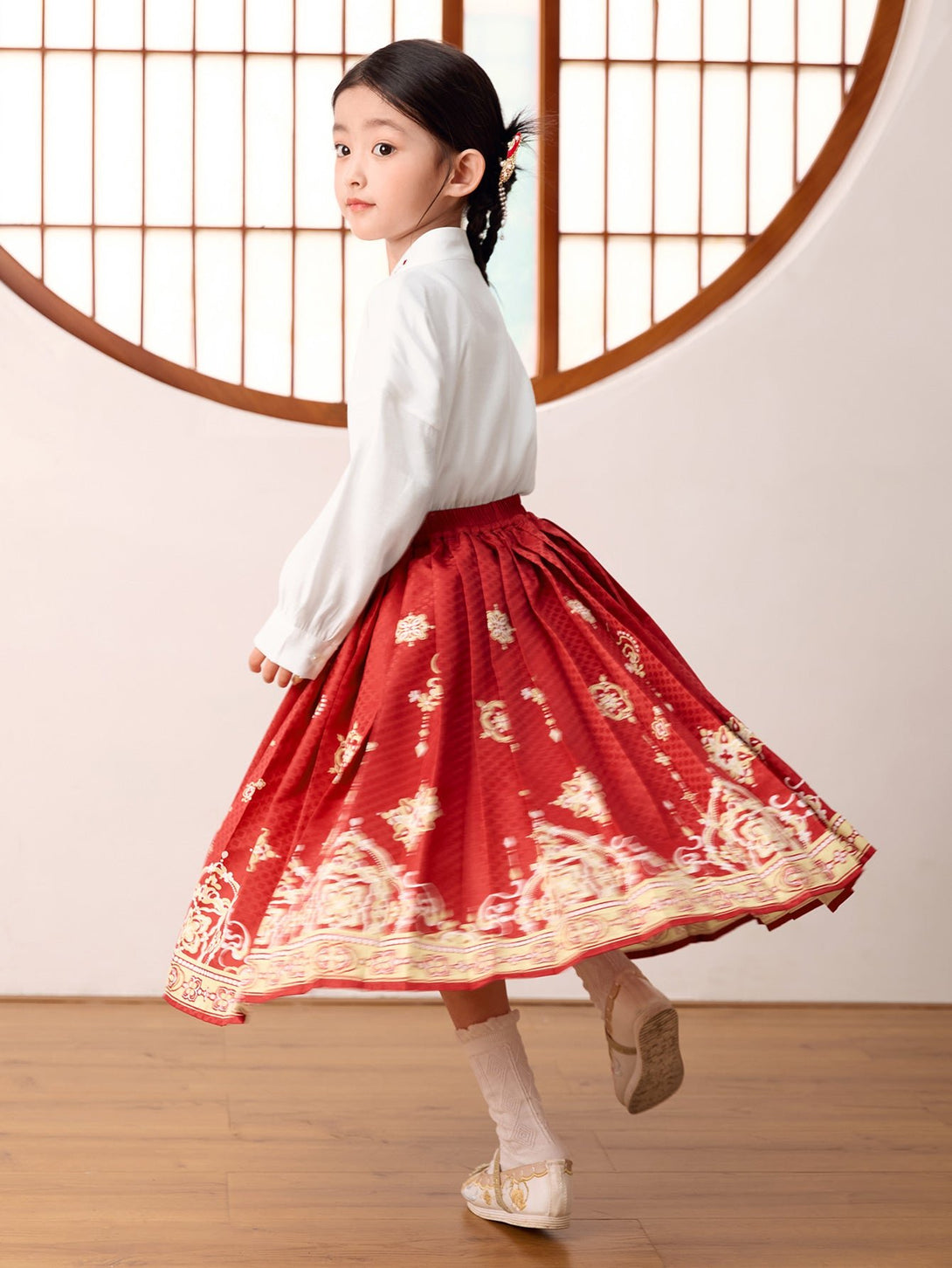 女高光花朵白紅色調長袖套裝 - balabala